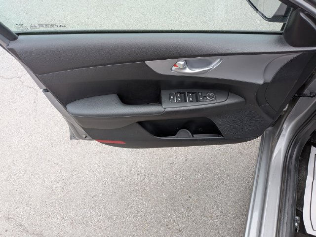Used 2023 Kia Forte LXS FWD image 6