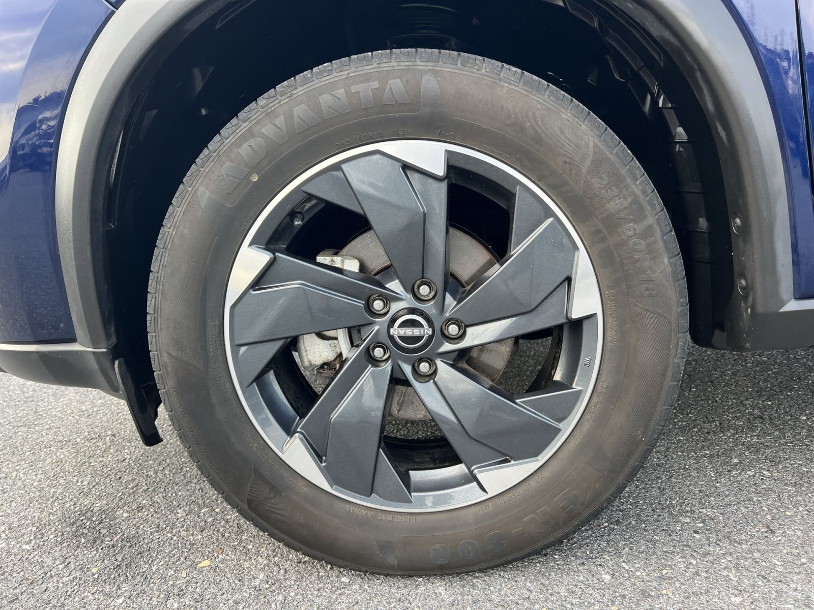 Used 2024 Nissan Rogue SV AWD/4WD image 12