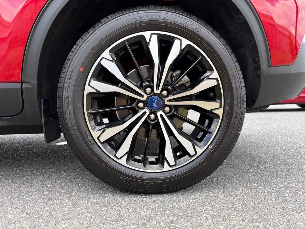Certified 2022 Ford Escape SEL w/ SEL Stealth AWD Package image 64