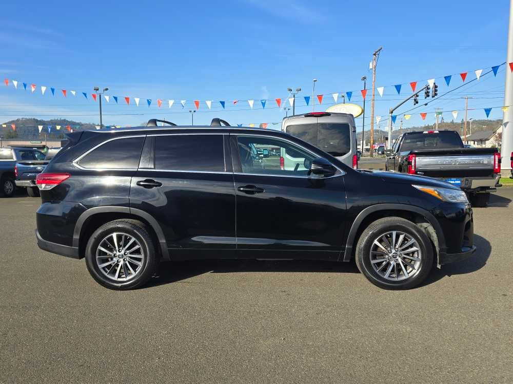 Used 2018 Toyota Highlander XLE image 6