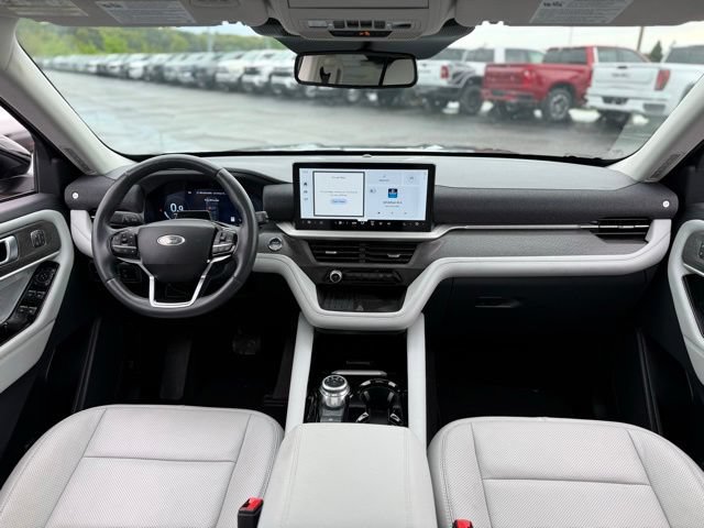 Certified 2025 Ford Explorer Platinum w/ LUX Leather Package AWD/4WD image 2