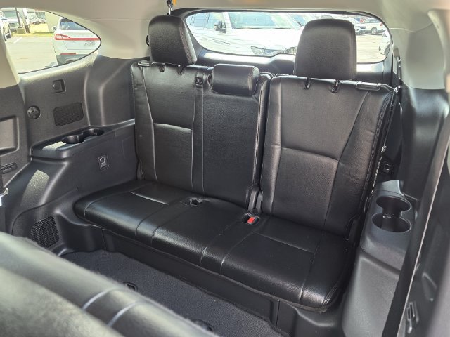 Used 2022 Toyota Highlander L FWD image 19