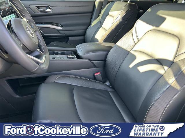 Used 2025 Nissan Pathfinder SL w/ Black Appearance Package image 29