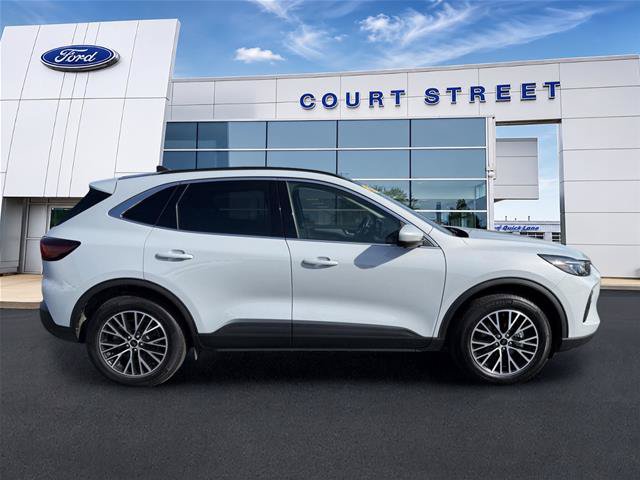 Certified 2025 Ford Escape SE w/ PHEV Premium Package FWD image 6