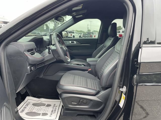 Certified 2025 Ford Explorer ST-Line w/ Premium Package RWD image 17