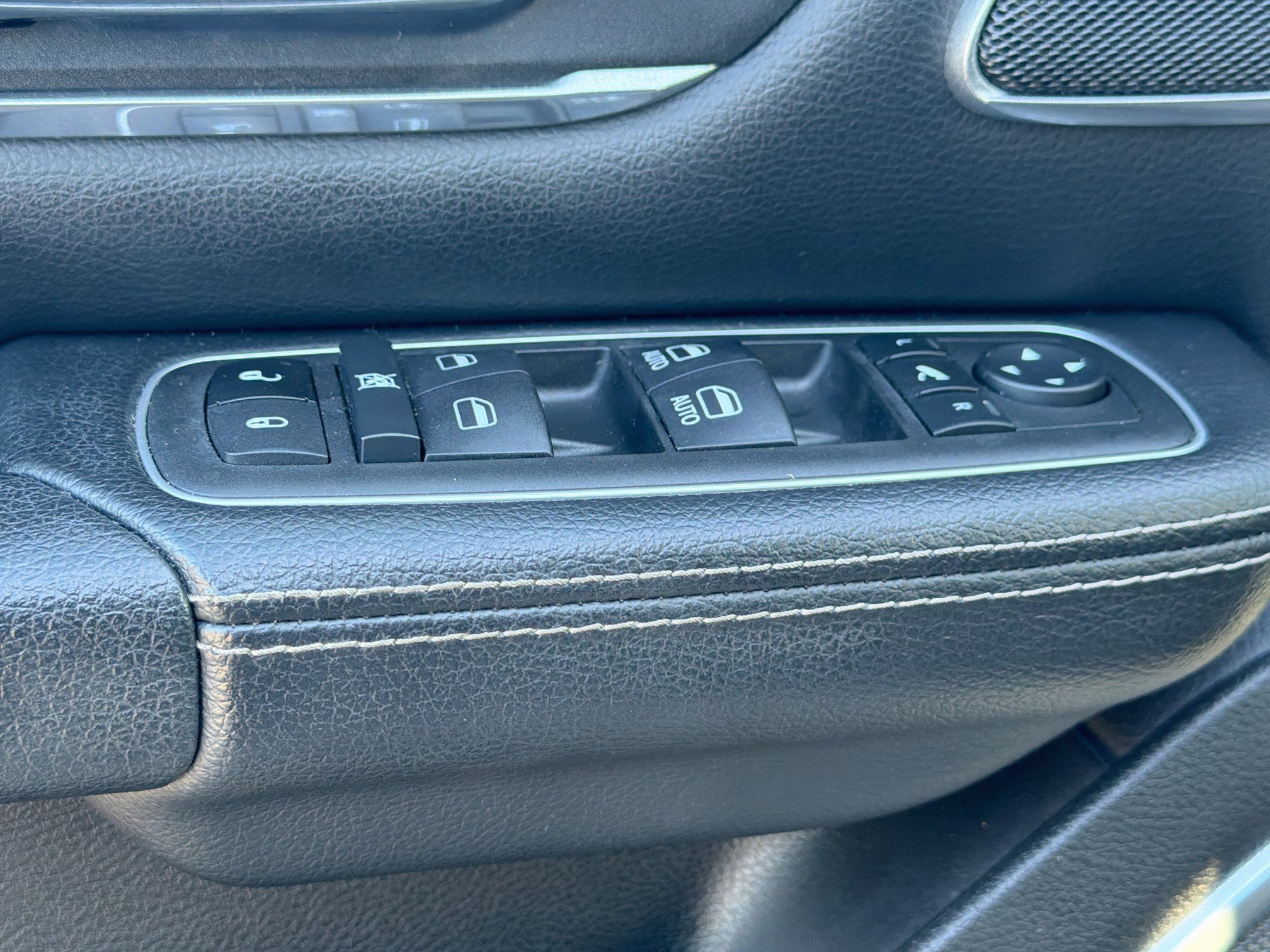 Used 2023 RAM 1500 Laramie AWD/4WD image 18