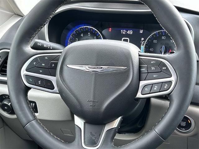 Used 2024 Chrysler Pacifica Touring-L image 14