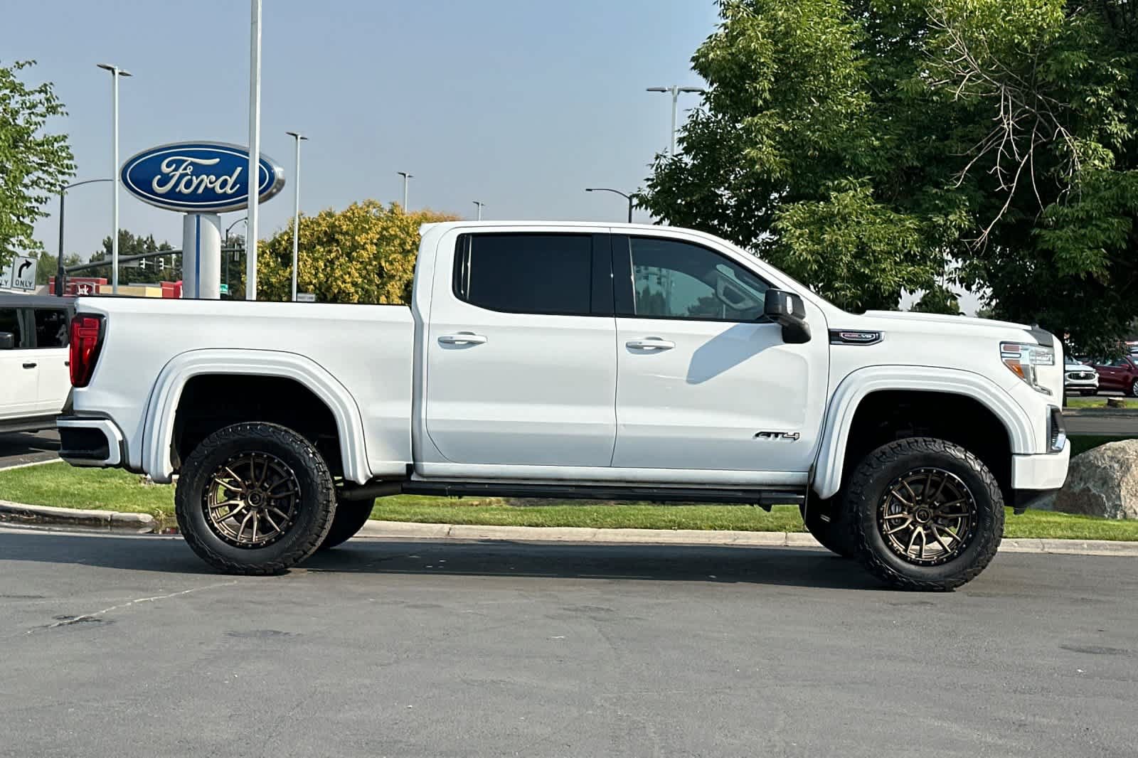 Used 2020 GMC Sierra 1500 AT4 w/ AT4 Premium Package AWD/4WD image 8