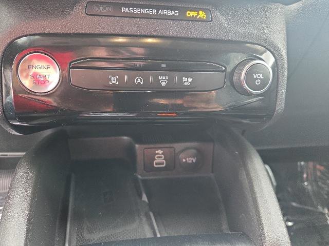 Certified 2025 Ford Escape Platinum AWD/4WD image 27