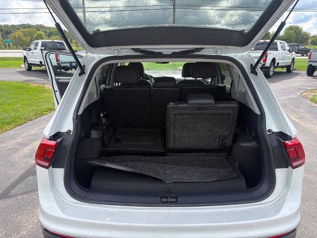 Used 2023 Volkswagen Tiguan SE w/ Panoramic Sunroof Package FWD image 12