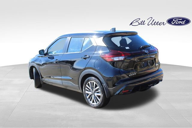 Used 2022 Nissan Kicks SV image 3