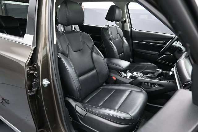 Used 2025 Kia Telluride S FWD image 30
