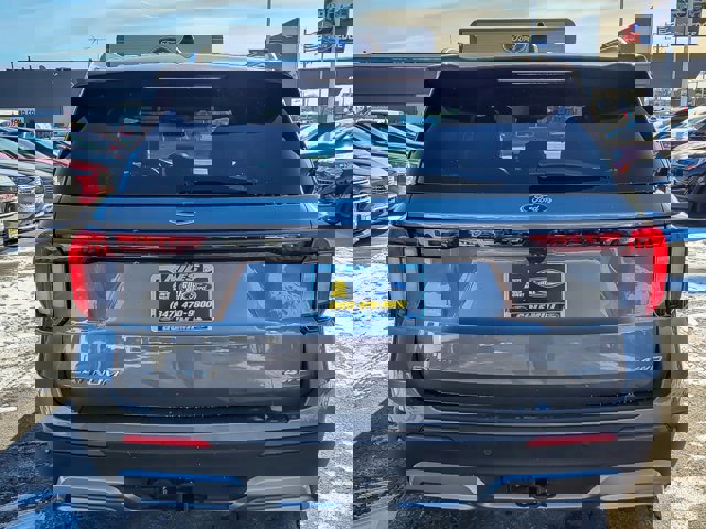 Certified 2025 Ford Explorer Platinum image 4