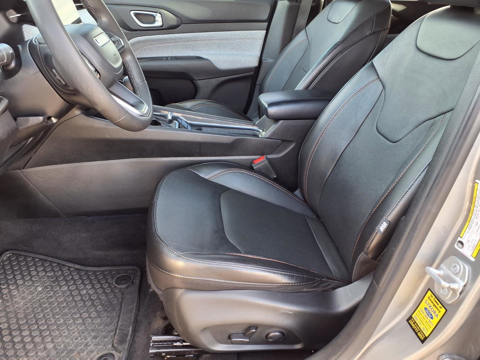 Used 2023 Jeep Compass Latitude image 9