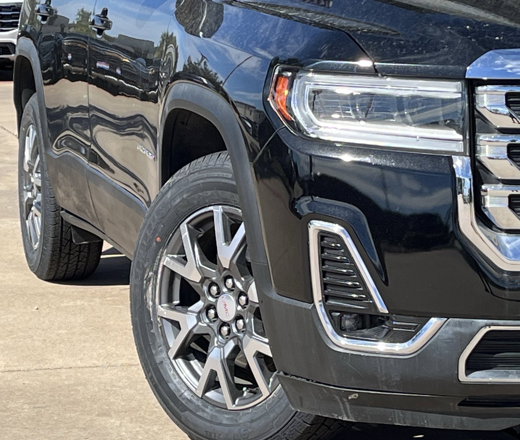 Used 2023 GMC Acadia SLT FWD image 29