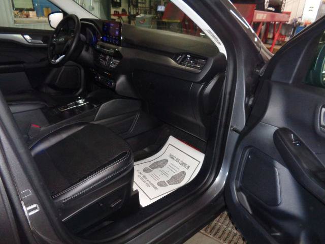 Certified 2022 Ford Escape Titanium w/ Class II Trailer Tow Package AWD/4WD image 10