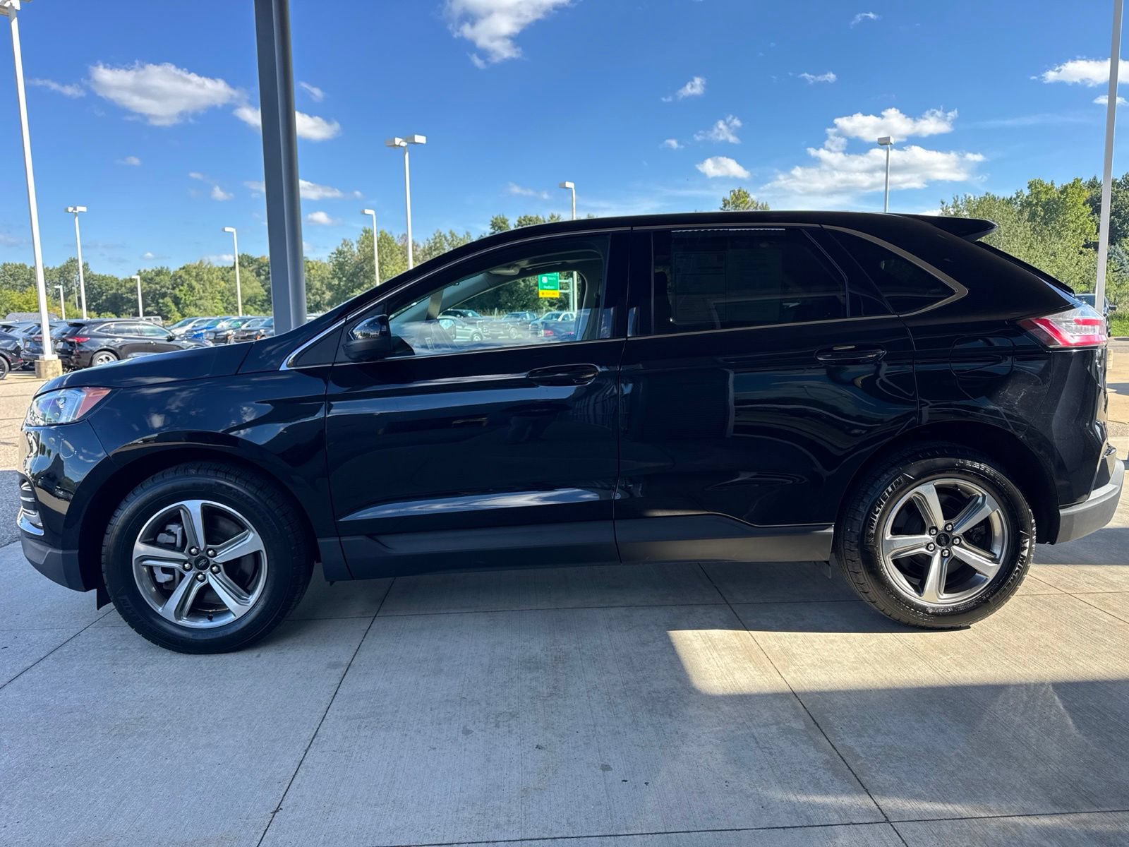 Certified 2024 Ford Edge SEL w/ Convenience Package AWD/4WD image 4