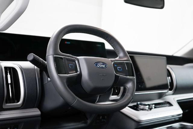 Certified 2025 Ford Expedition Active AWD/4WD image 13