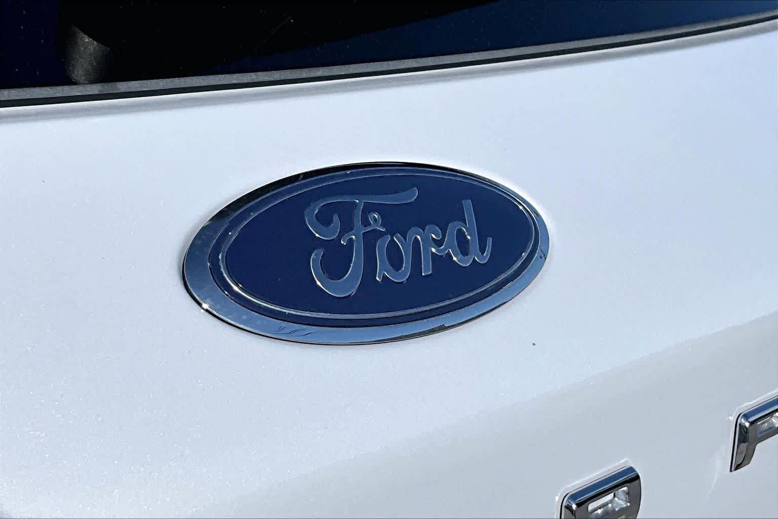 Certified 2025 Ford Escape ST-Line FWD image 29