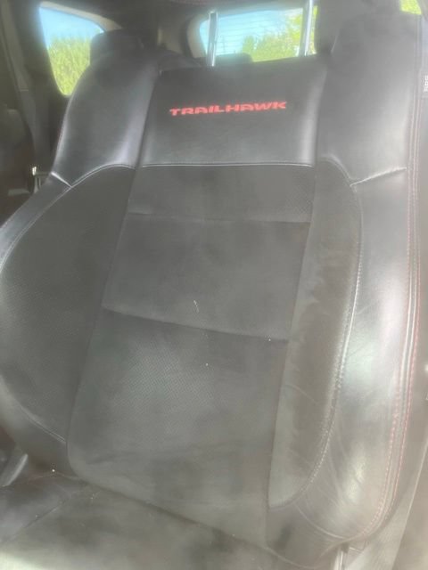 Used 2017 Jeep Grand Cherokee Trailhawk AWD/4WD image 8
