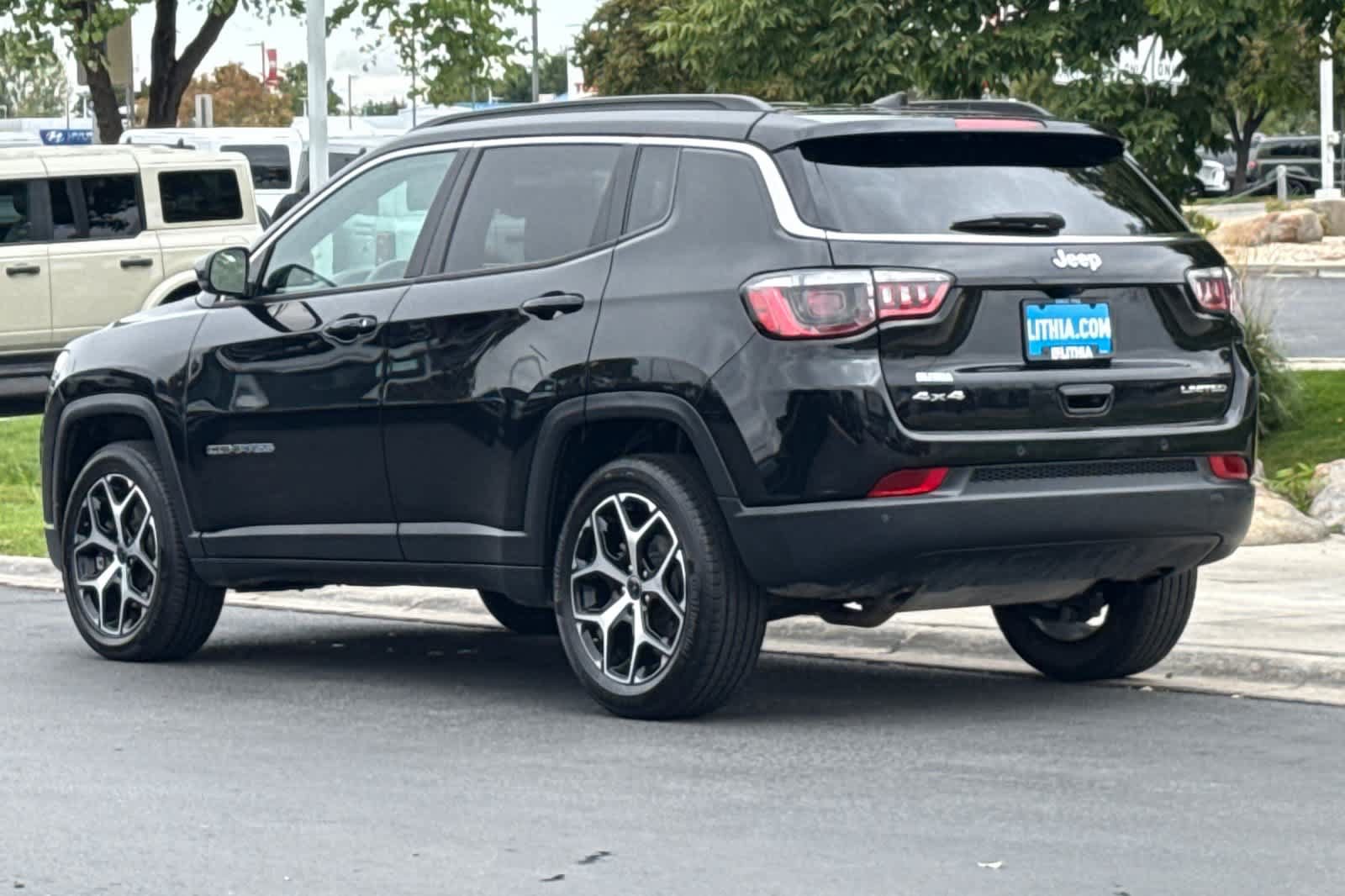 Used 2025 Jeep Compass Limited AWD/4WD image 6