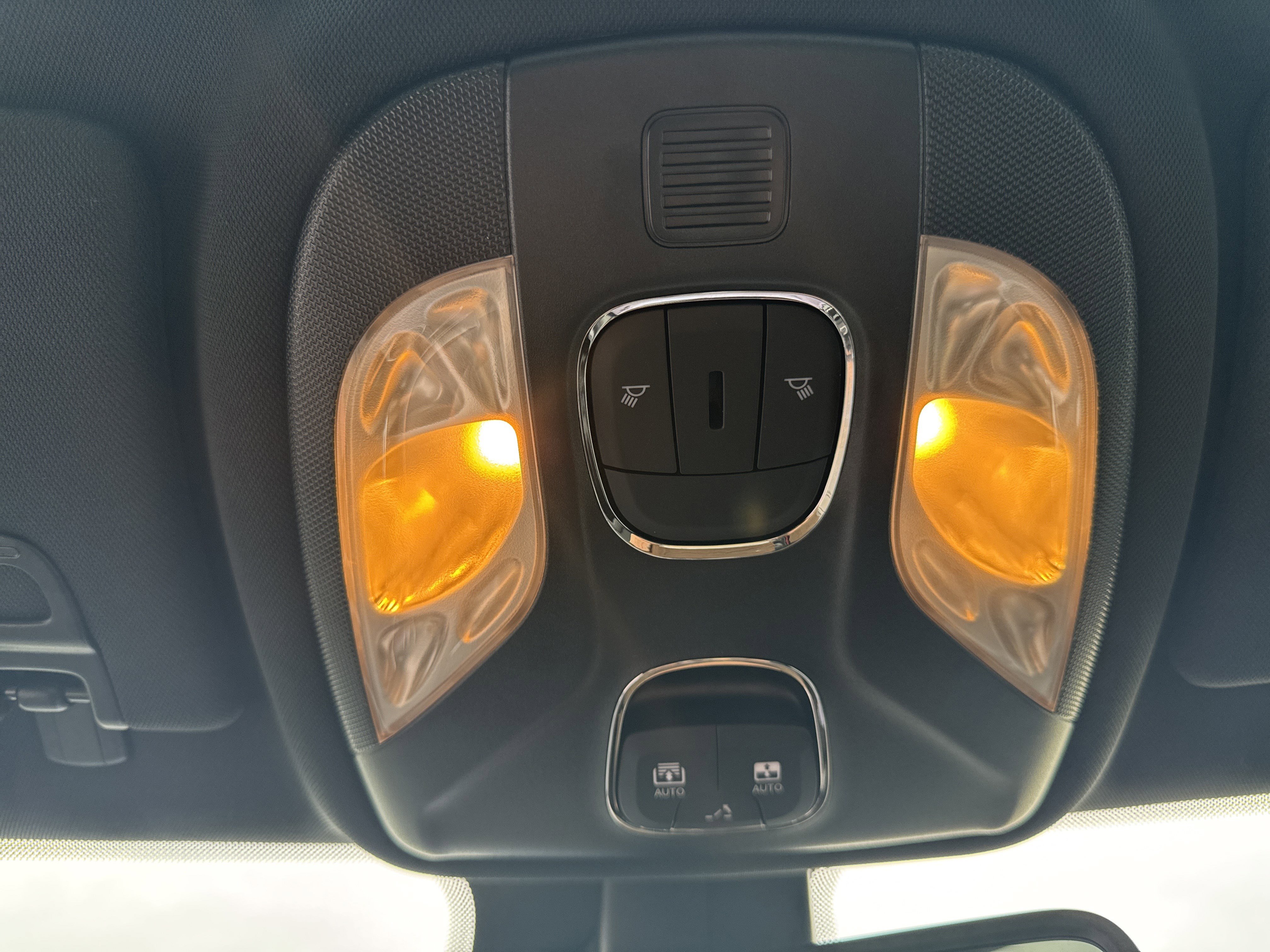 Used 2025 Jeep Compass Limited w/ Sun & Sound Group image 30