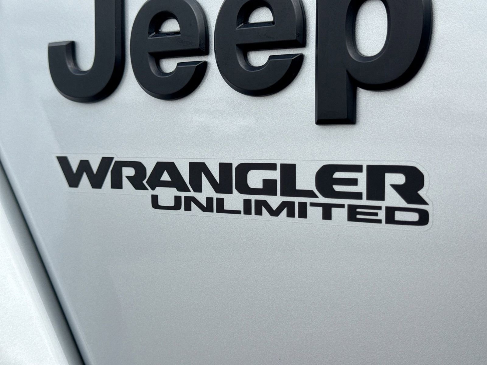 Used 2022 Jeep Wrangler Unlimited Sahara AWD/4WD image 12