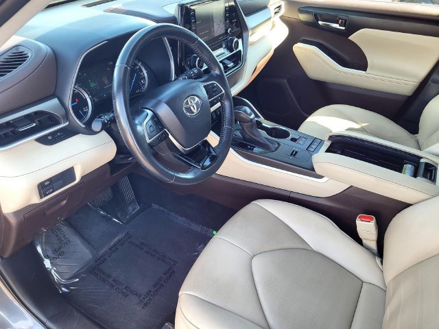 Used 2021 Toyota Highlander XLE AWD/4WD image 10