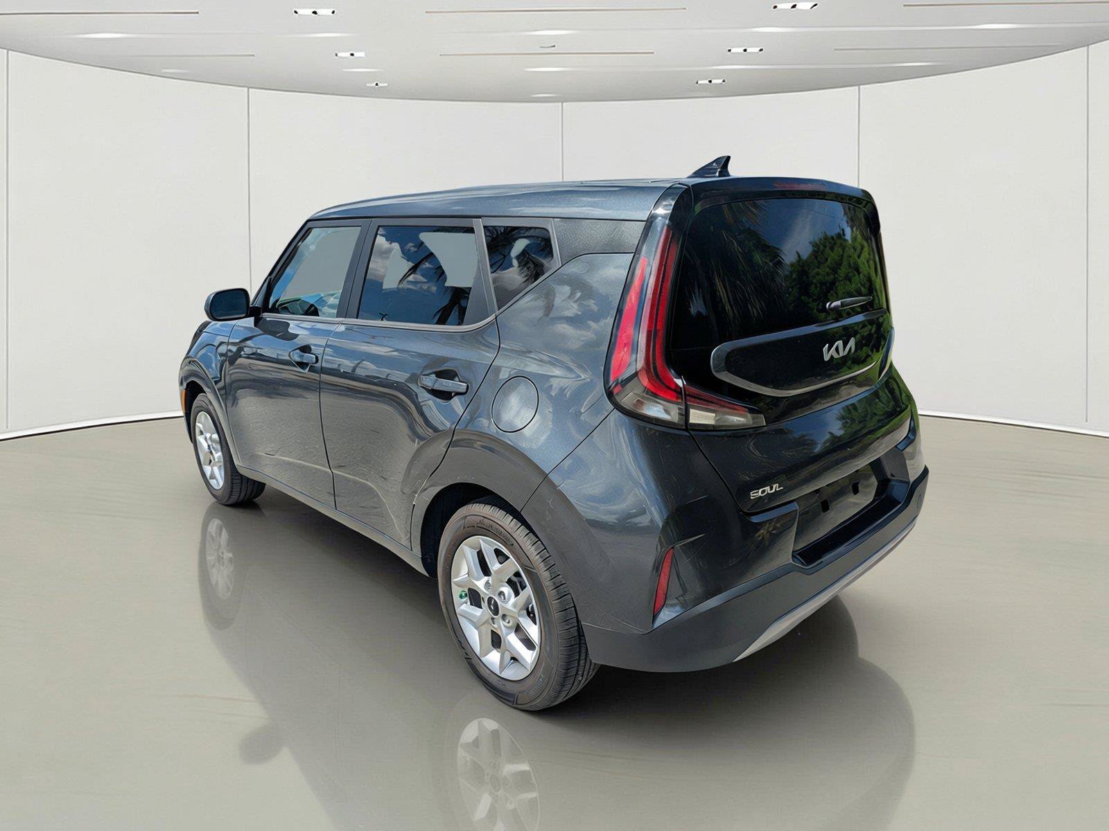 Used 2024 Kia Soul LX w/ Option Group 015 FWD image 9