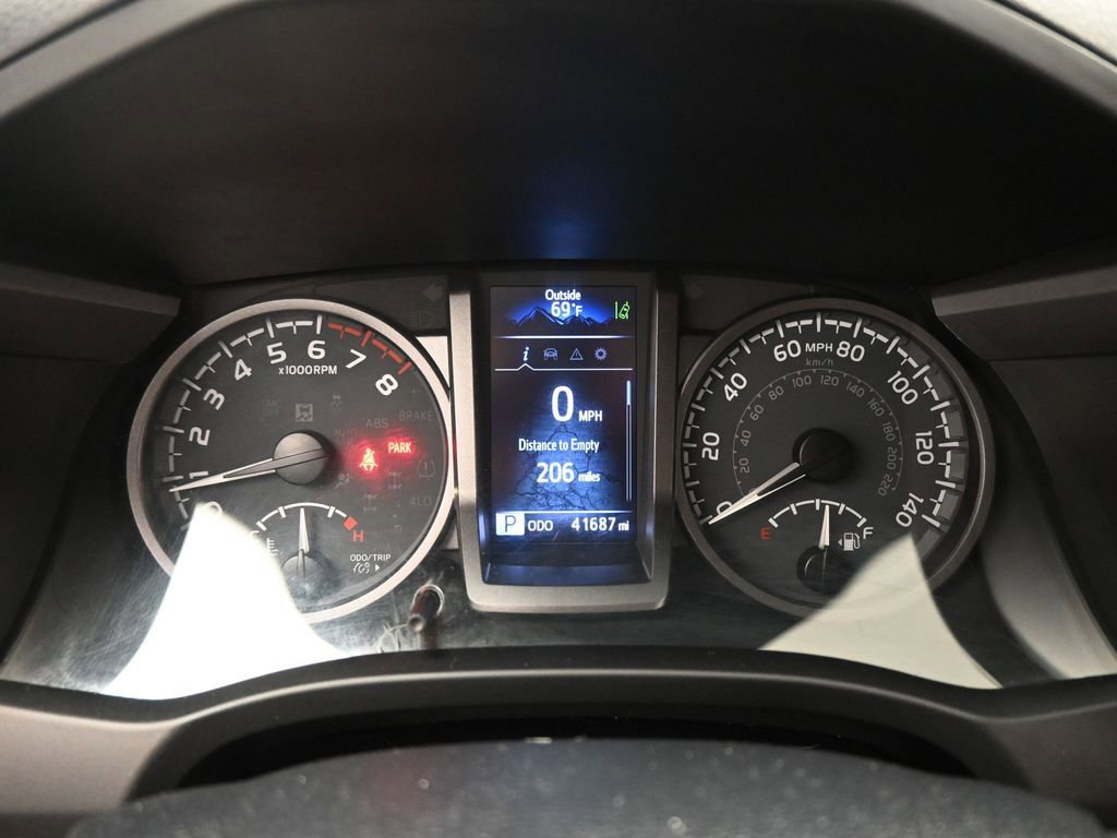 Used 2020 Toyota Tacoma TRD Off-Road w/ Technology Package image 12