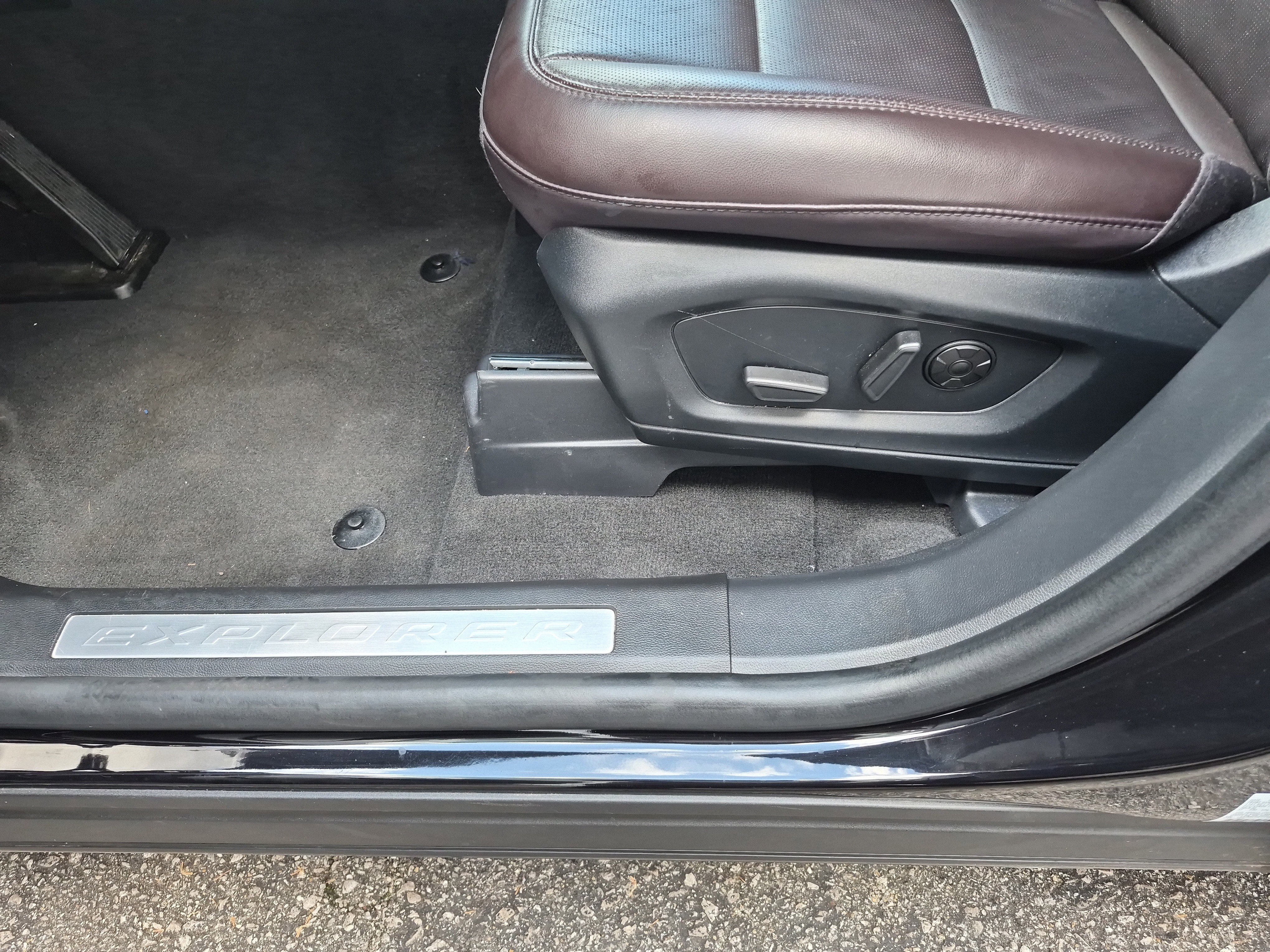 Certified 2025 Ford Explorer Platinum image 13