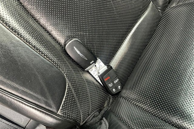Used 2019 Chrysler 300 Limited image 12