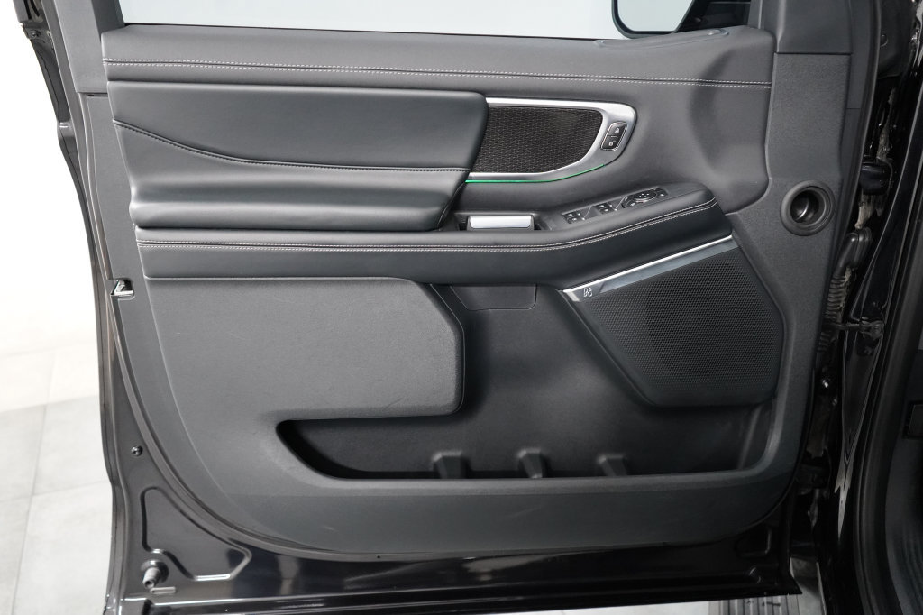 Certified 2025 Ford Expedition Platinum w/ Stealth Performance Package AWD/4WD image 33