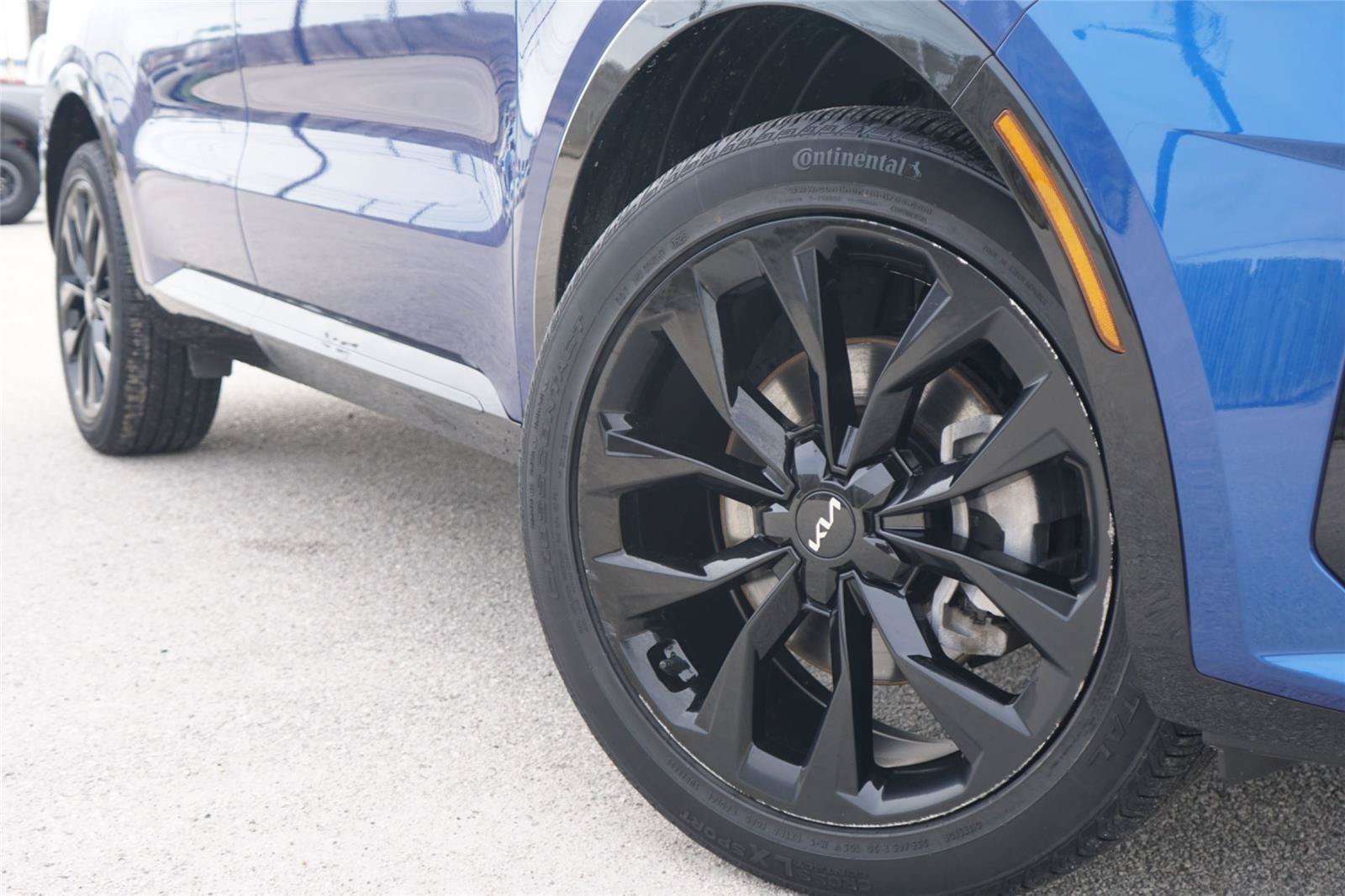 Used 2023 Kia Sorento SX AWD/4WD image 2