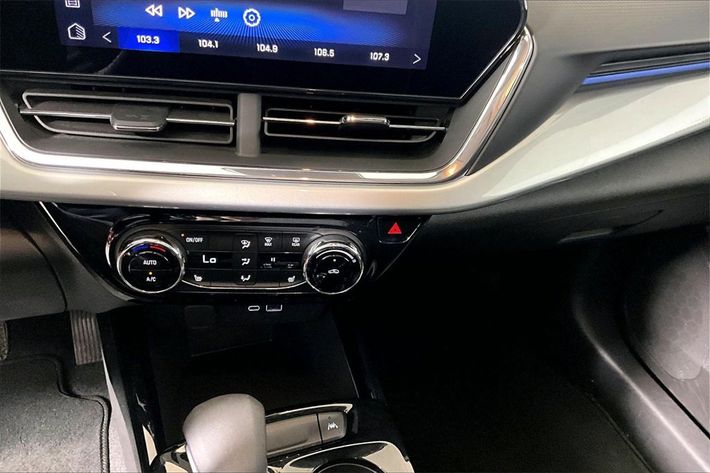 Used 2025 Chevrolet Trax LT w/ LT Convenience Package image 25