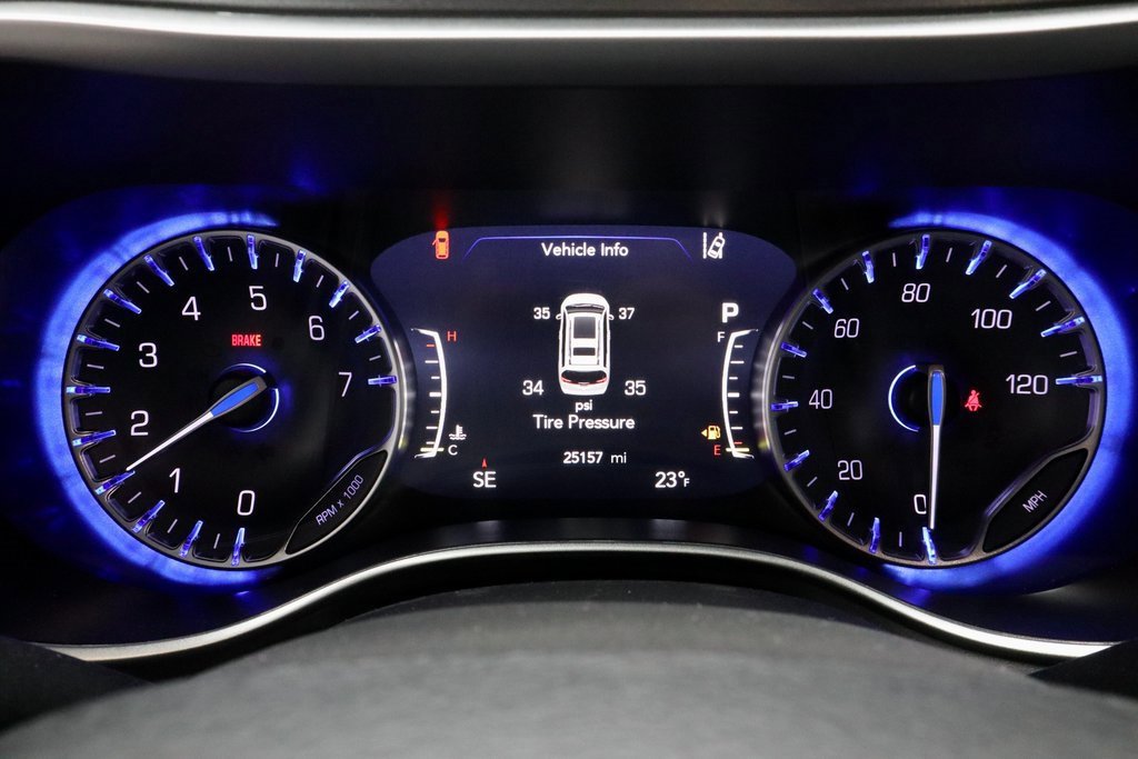 Used 2024 Chrysler Pacifica Touring-L image 29