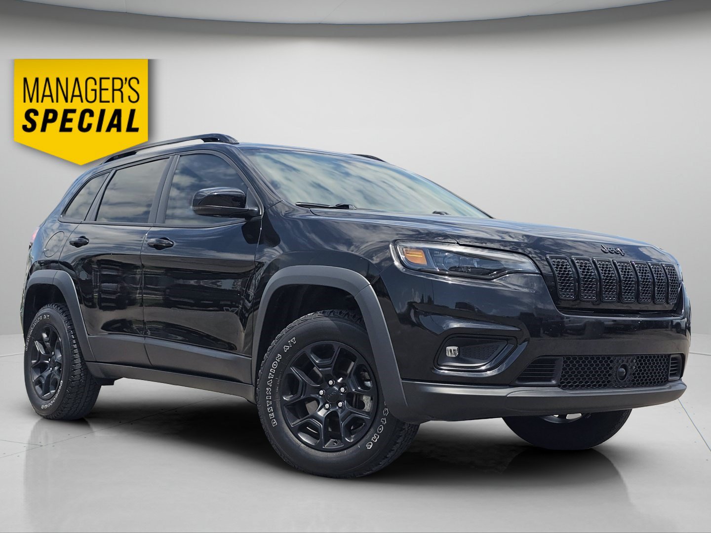 Used 2022 Jeep Cherokee Latitude w/ Trailer Tow Group AWD/4WD image 1