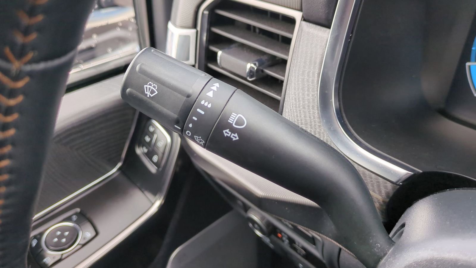 Certified 2023 Ford F150 Platinum w/ Equipment Group 701A High image 28