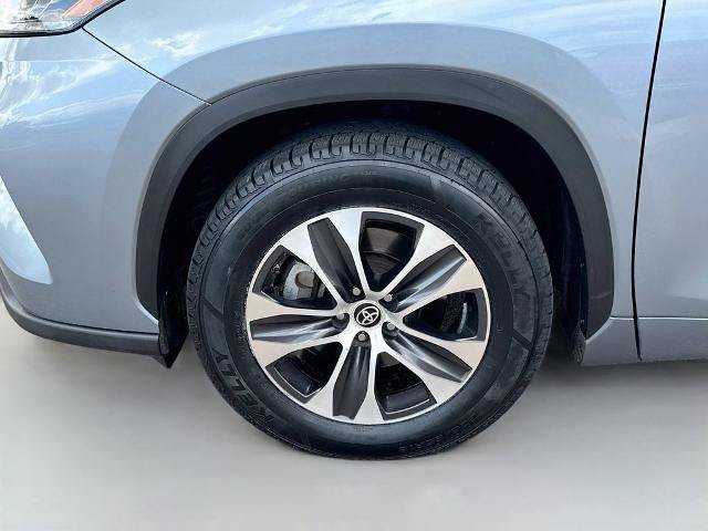 Used 2022 Toyota Highlander XLE FWD image 23