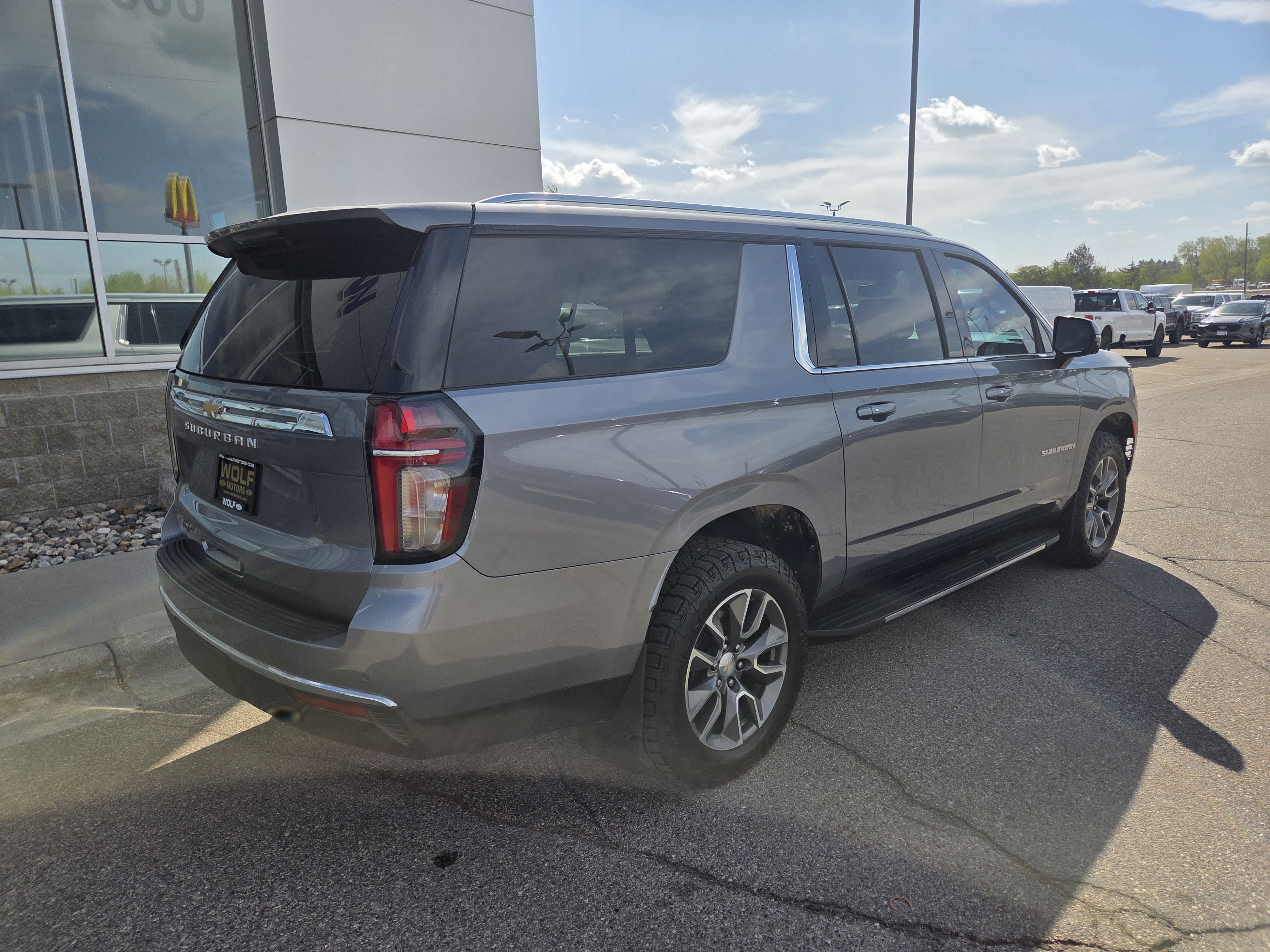 Used 2022 Chevrolet Suburban LT w/ Luxury Package AWD/4WD image 19