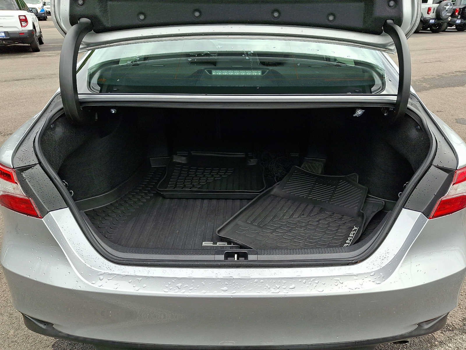 Used 2019 Toyota Camry LE FWD image 27
