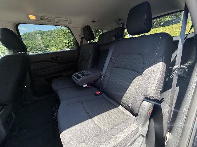 Used 2025 Nissan Pathfinder SV AWD/4WD image 8