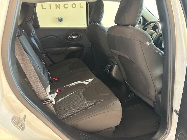 Used 2021 Jeep Cherokee Latitude FWD image 9