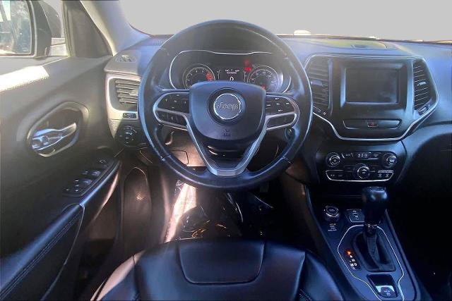 Used 2019 Jeep Cherokee Latitude Plus w/ Cold Weather Group AWD/4WD image 5