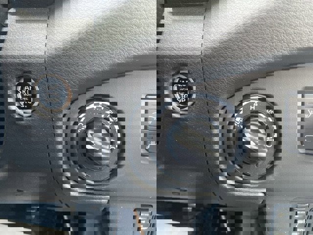 Used 2024 Nissan Frontier SL image 18