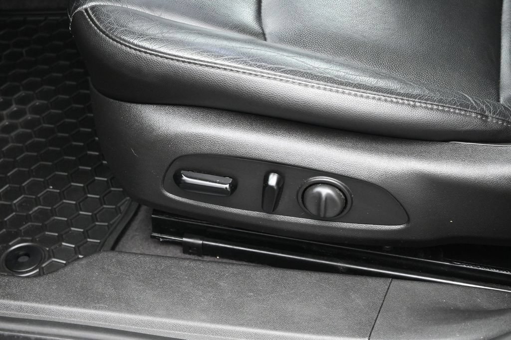 Used 2017 Chevrolet Malibu LT w/ Leather Package FWD image 10