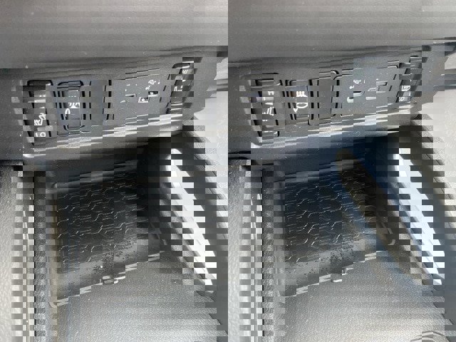 Used 2024 Nissan Frontier SL image 19