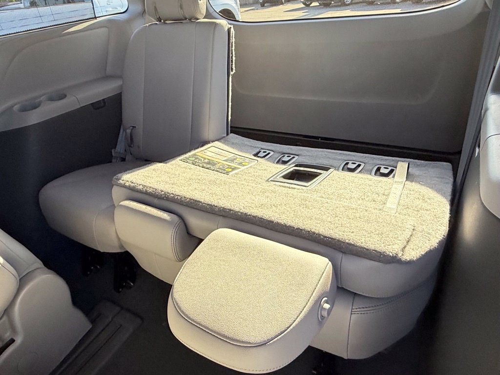 Used 2020 Toyota Sienna XLE FWD image 30