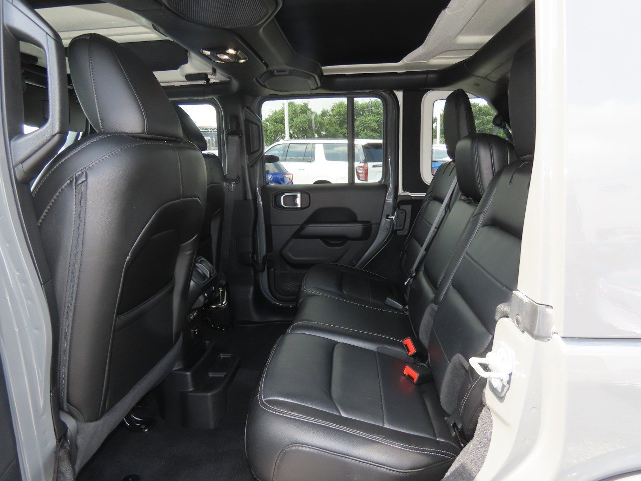 Used 2020 Jeep Wrangler Unlimited Sahara AWD/4WD image 20
