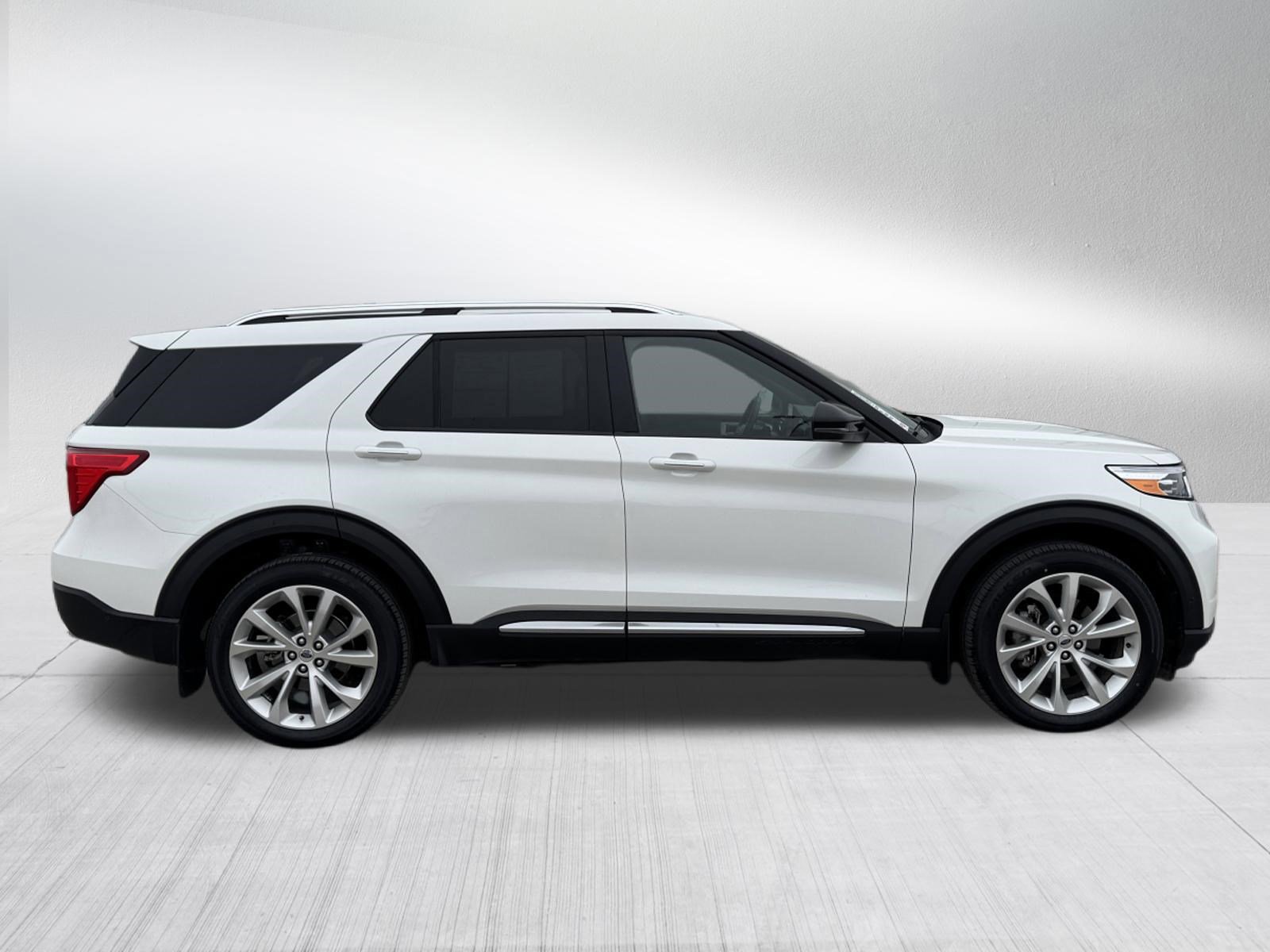 Certified 2024 Ford Explorer Platinum w/ Technology Package image 8